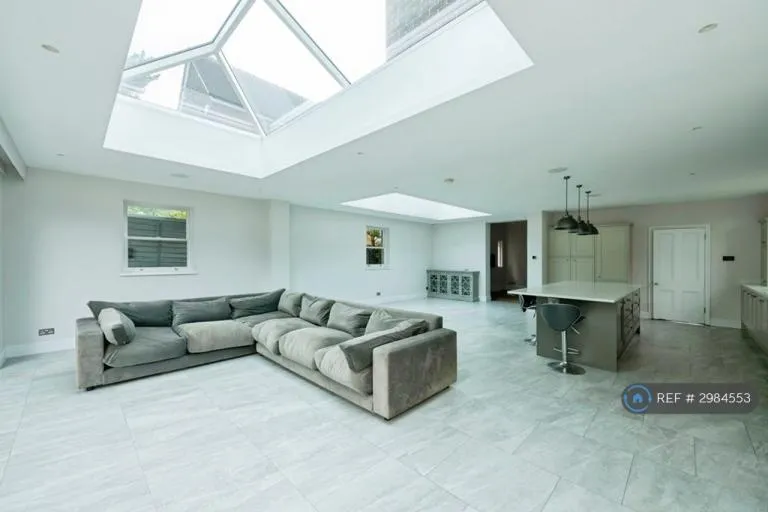 5 bedroom house in Deerings Road, Reigate, RH2 (5 bed) (#2984553)
