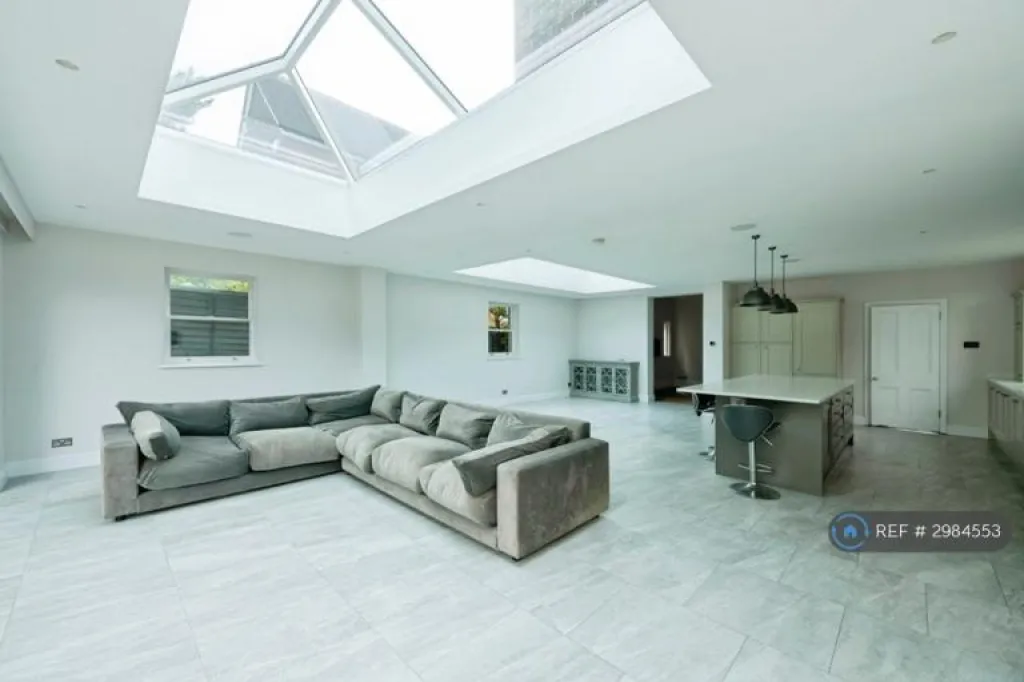 5 bedroom house in Deerings Road, Reigate, RH2 (5 bed) (#2984553)