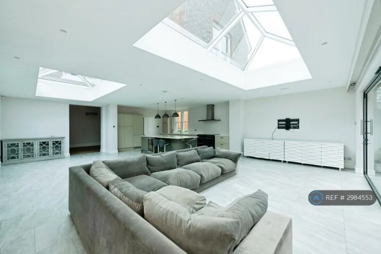 5 bedroom house in Deerings Road, Reigate, RH2 (5 bed) (#2984553)