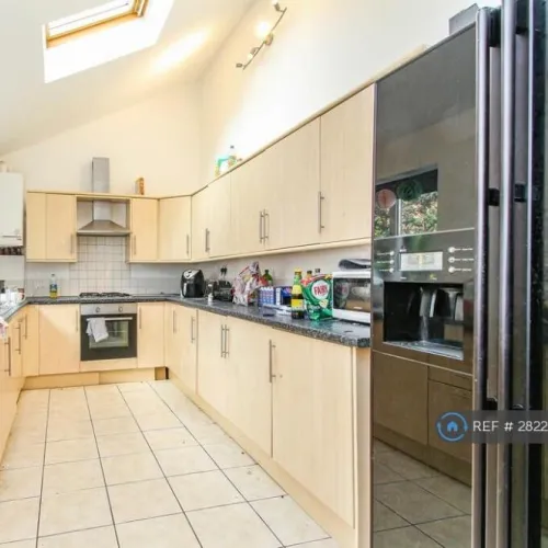 1 bedroom in Elmsthorpe Avenue, Nottingham, NG7 (#2822002)