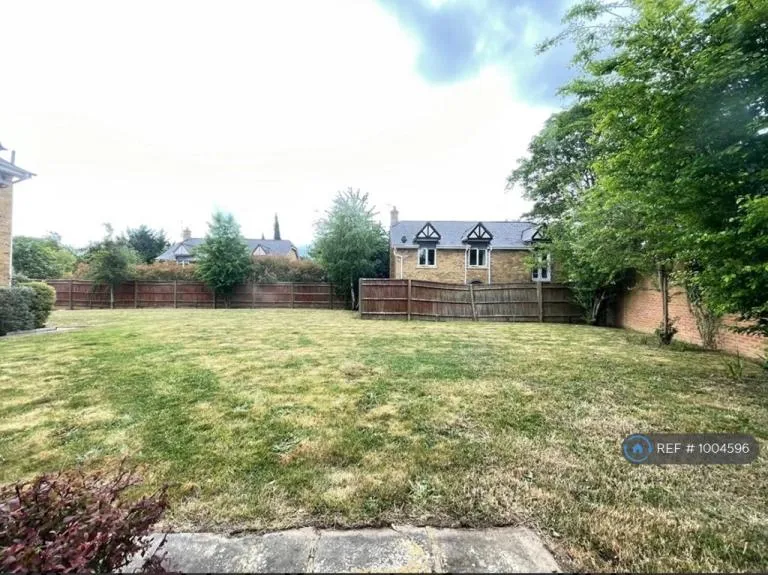 Studio flat in Keen's Acre, Slough, SL2 (#1004596)