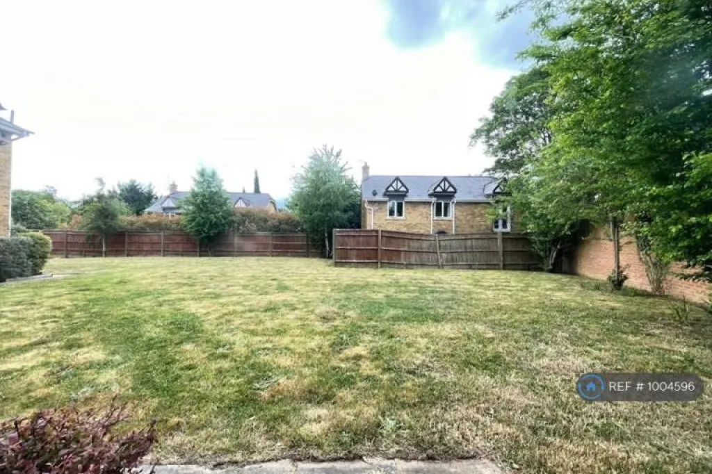 Studio flat in Keen's Acre, Slough, SL2 (#1004596)