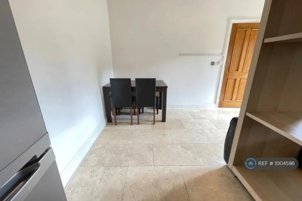 Studio flat in Keen's Acre, Slough, SL2 (#1004596)