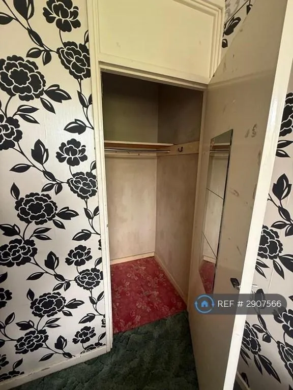 1 bedroom in Stofield Gardens, London, SE9 (#2907566)
