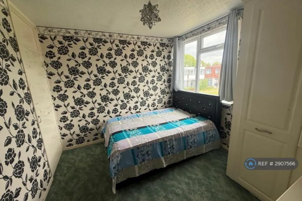 1 bedroom in Stofield Gardens, London, SE9 (#2907566)