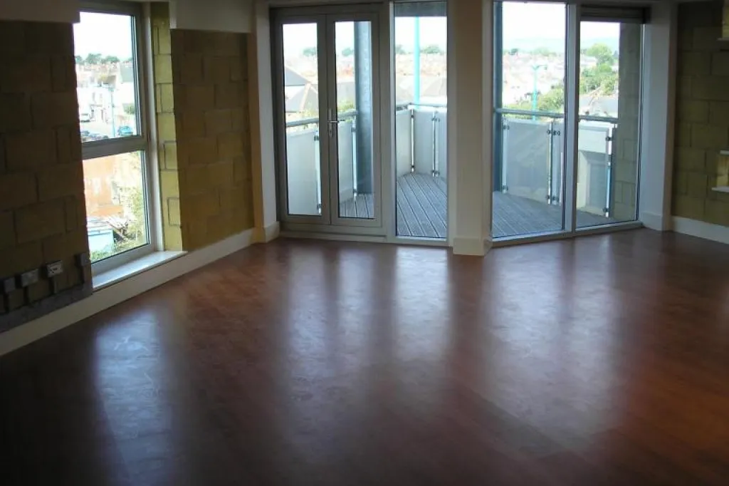 Modern Spacious Double One Bedroom 3rd Floor Apartment with Balcony at City Lofts Roath
