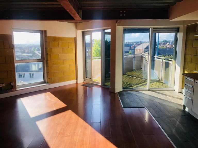 Modern Spacious Double One Bedroom 3rd Floor Apartment with Balcony at City Lofts Roath