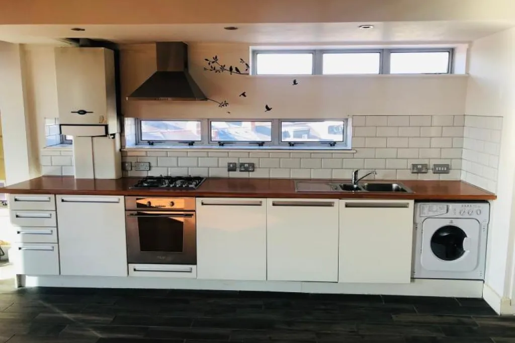 Modern Spacious Double One Bedroom 3rd Floor Apartment with Balcony at City Lofts Roath