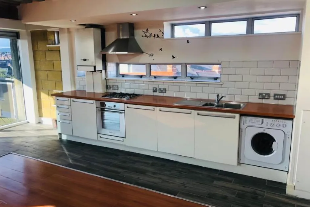 Modern Spacious Double One Bedroom 3rd Floor Apartment with Balcony at City Lofts Roath