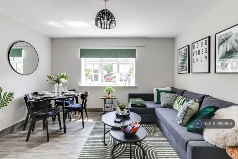 1 bedroom flat in Briar Road, Watford, WD25 (1 bed) (#2801366)