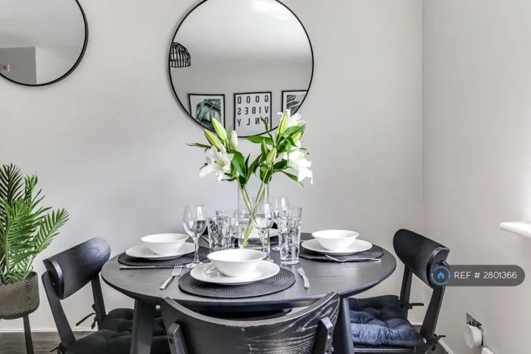 1 bedroom flat in Briar Road, Watford, WD25 (1 bed) (#2801366)