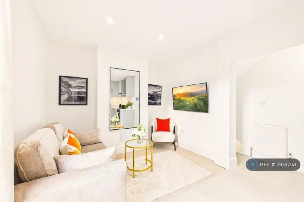 1 bedroom flat in Artisan Court, Cheltenham, GL50 (1 bed) (#2901703)