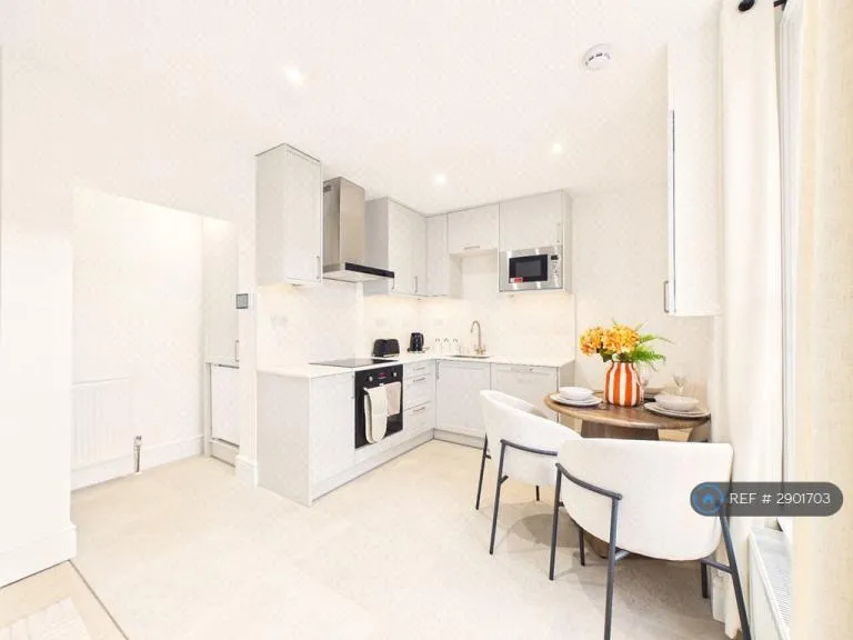 1 bedroom flat in Artisan Court, Cheltenham, GL50 (1 bed) (#2901703)