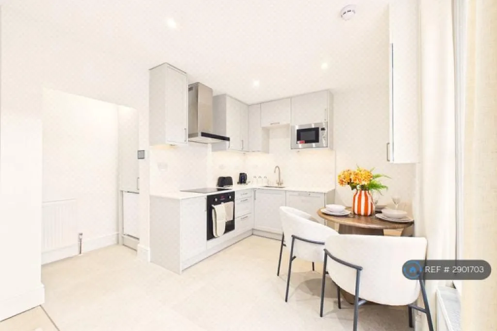 1 bedroom flat in Artisan Court, Cheltenham, GL50 (1 bed) (#2901703)