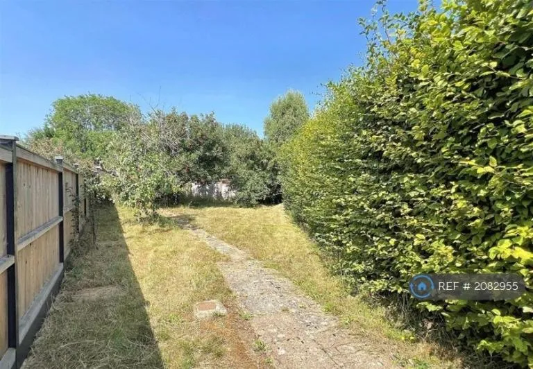 3 bedroom house in Linden Avenue, Basingstoke, RG24 (3 bed) (#2082955)