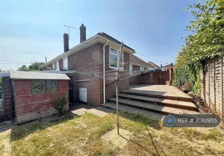 3 bedroom house in Linden Avenue, Basingstoke, RG24 (3 bed) (#2082955)