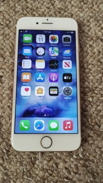 unlocked apple iphone 7 32gb mobile phone with free postage