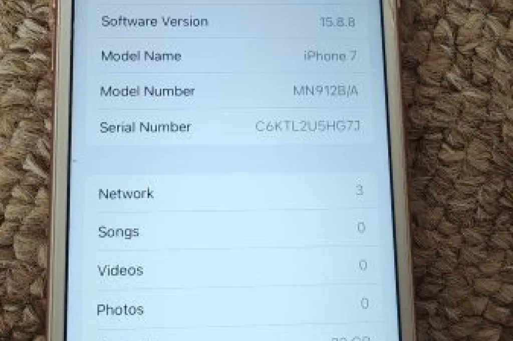 unlocked apple iphone 7 32gb mobile phone with free postage