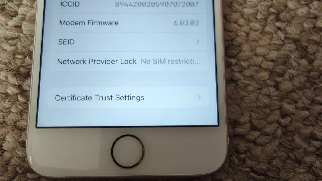 unlocked apple iphone 7 32gb mobile phone with free postage