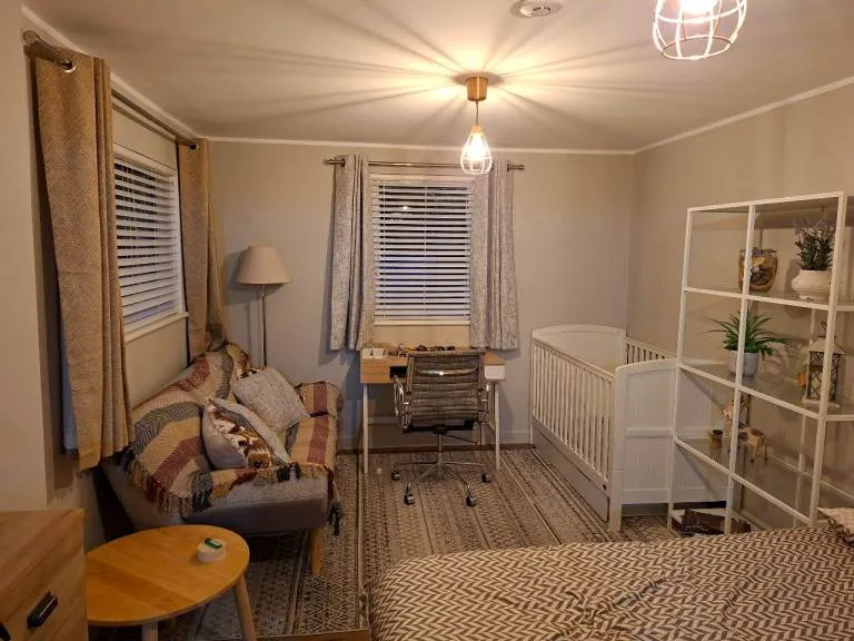 Rent Double Room - links to Luton airport & Luton Train Station.