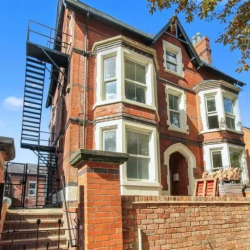 Fully Refurbished 2 Double Bed Top Floor Flat in Nottingham!
