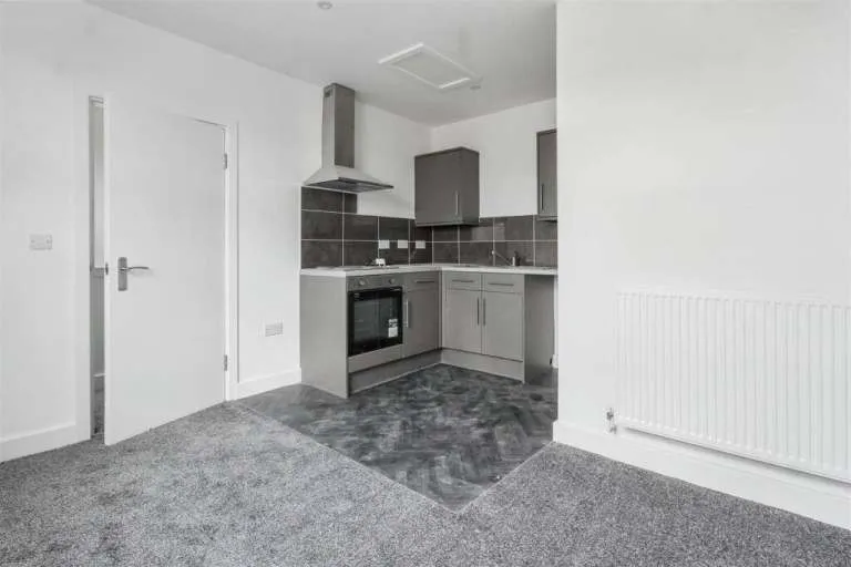 Fully Refurbished 2 Double Bed Top Floor Flat in Nottingham!