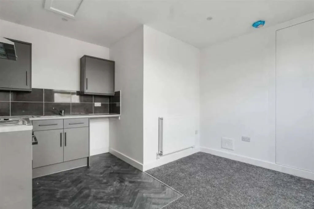 Fully Refurbished 2 Double Bed Top Floor Flat in Nottingham!