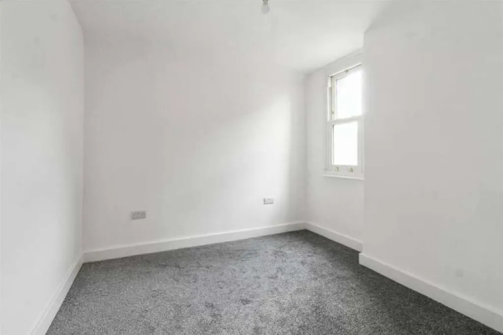 Fully Refurbished 2 Double Bed Top Floor Flat in Nottingham!