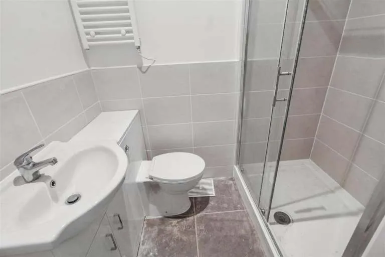 Fully Refurbished 2 Double Bed Top Floor Flat in Nottingham!