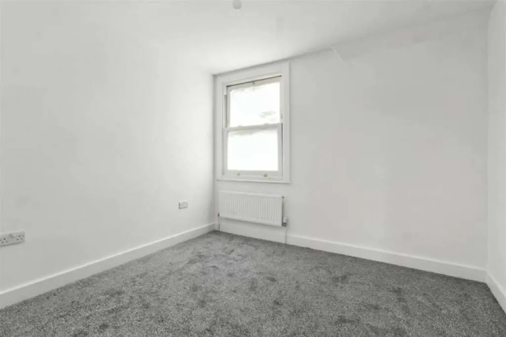 Fully Refurbished 2 Double Bed Top Floor Flat in Nottingham!