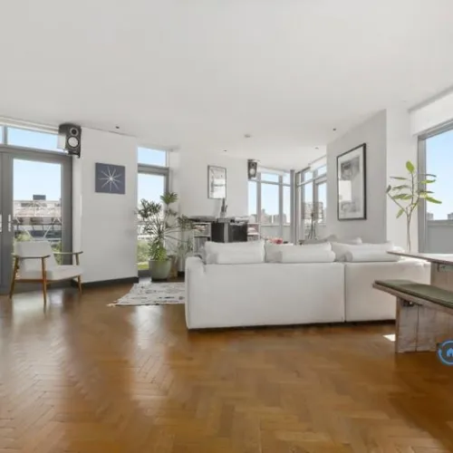2 bedroom flat in Wick Lane, London, E3 (2 bed) (#2910031)