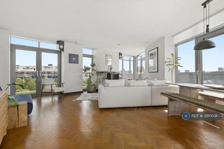 2 bedroom flat in Wick Lane, London, E3 (2 bed) (#2910031)