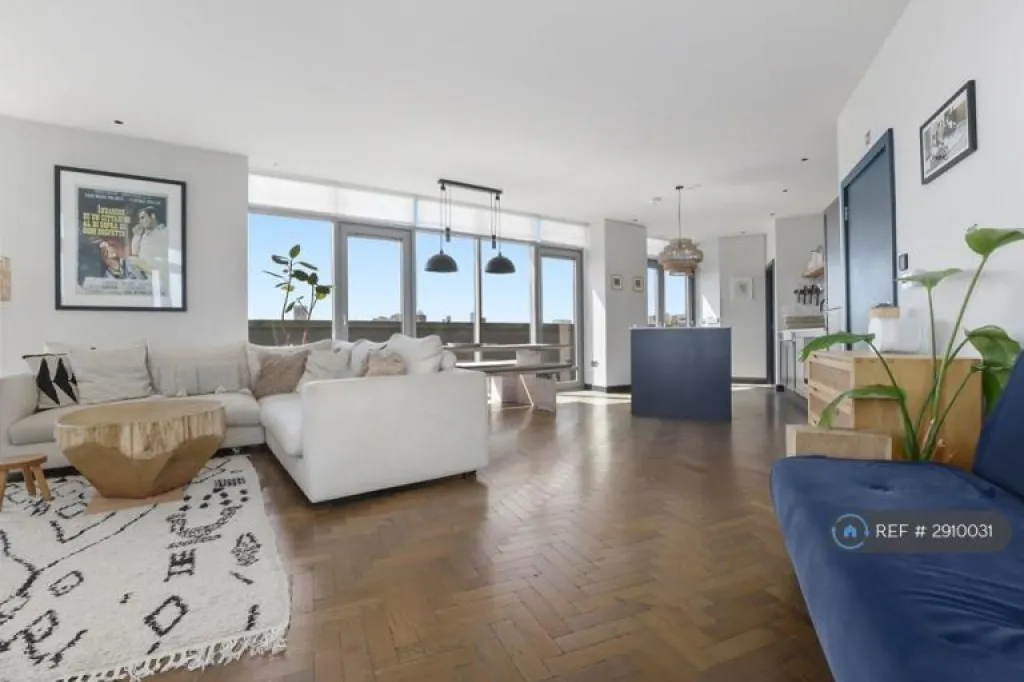 2 bedroom flat in Wick Lane, London, E3 (2 bed) (#2910031)