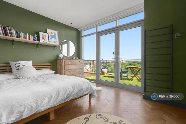 2 bedroom flat in Wick Lane, London, E3 (2 bed) (#2910031)