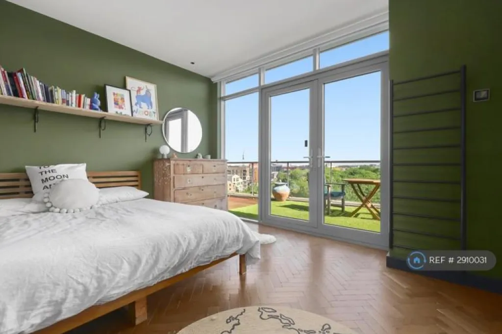 2 bedroom flat in Wick Lane, London, E3 (2 bed) (#2910031)