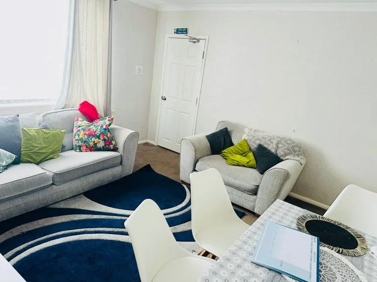 3 Bedrooms House NG4 3PS- Available Now