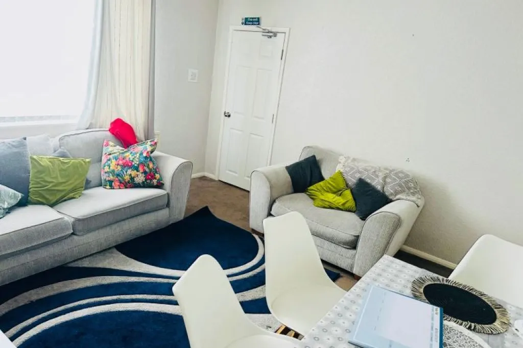 3 Bedrooms House NG4 3PS- Available Now