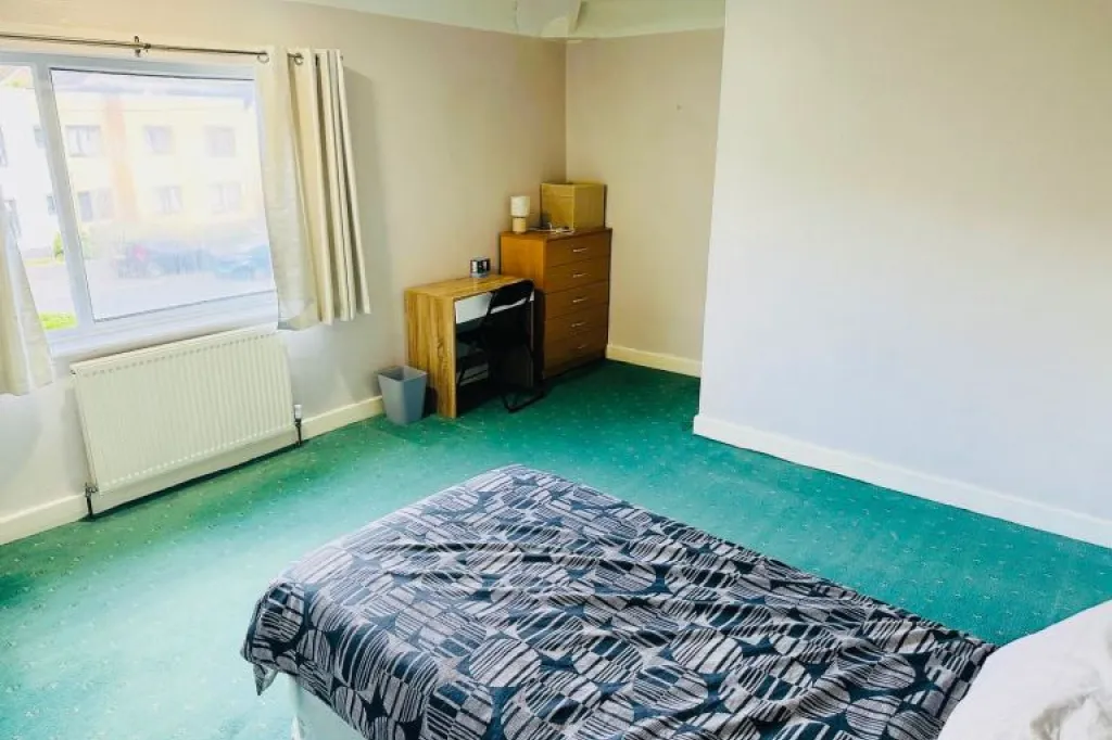 3 Bedrooms House NG4 3PS- Available Now