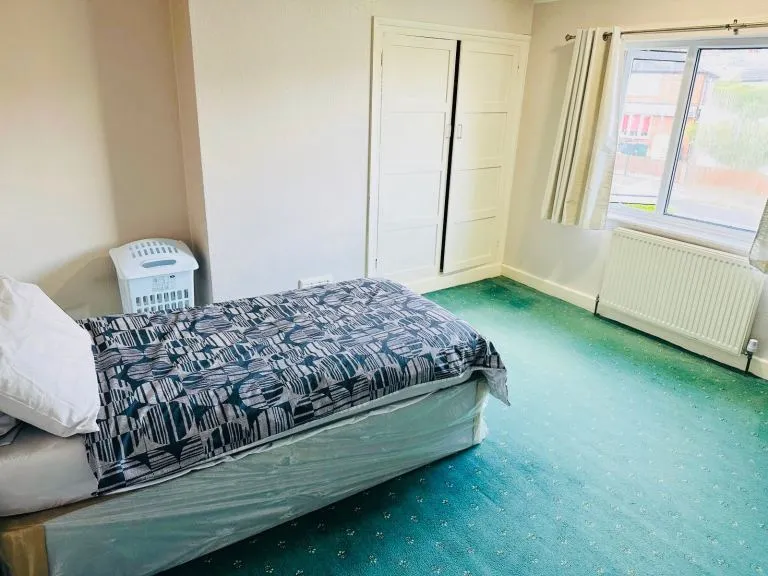 3 Bedrooms House NG4 3PS- Available Now