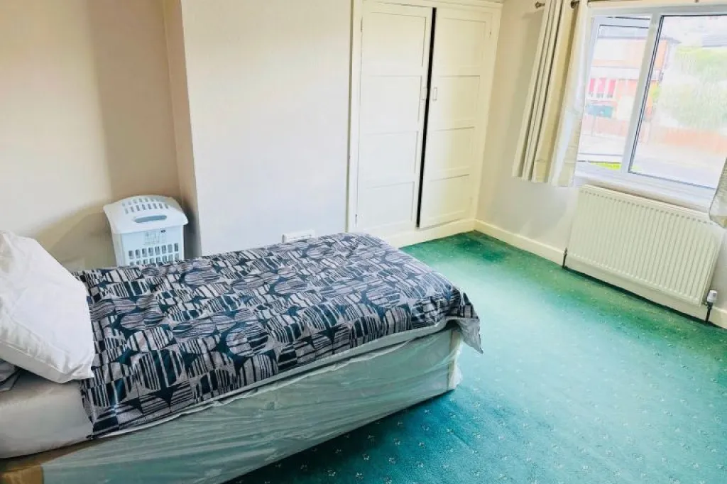 3 Bedrooms House NG4 3PS- Available Now