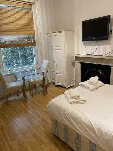 5 bedroom house in gants hill