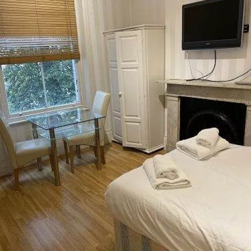 2 bedroom flat in Empire Square, London, SE1 (2 bed) (#2751973)