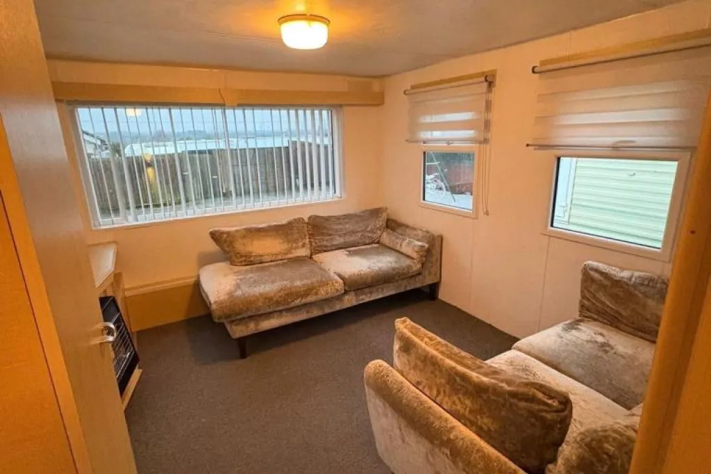 2 bedroom static home to rent