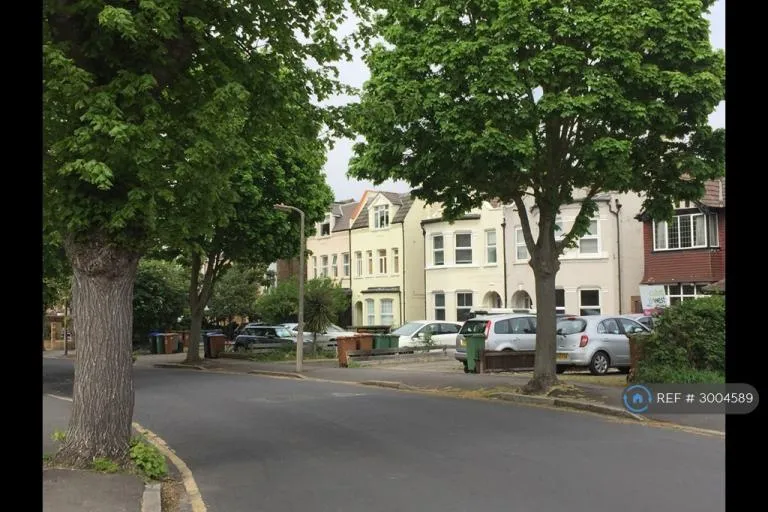 2 bedroom flat in Sherwood Park Road, Sutton, SM1 (2 bed) (#3004589)