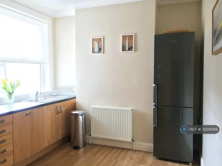 2 bedroom flat in Sherwood Park Road, Sutton, SM1 (2 bed) (#3004589)