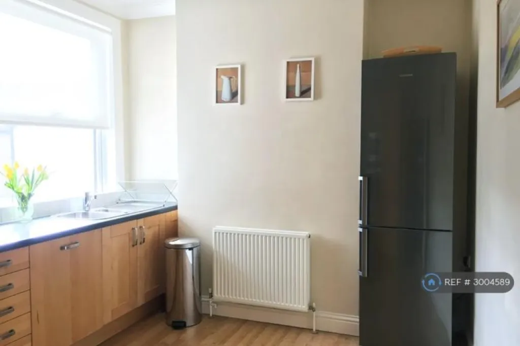 2 bedroom flat in Sherwood Park Road, Sutton, SM1 (2 bed) (#3004589)