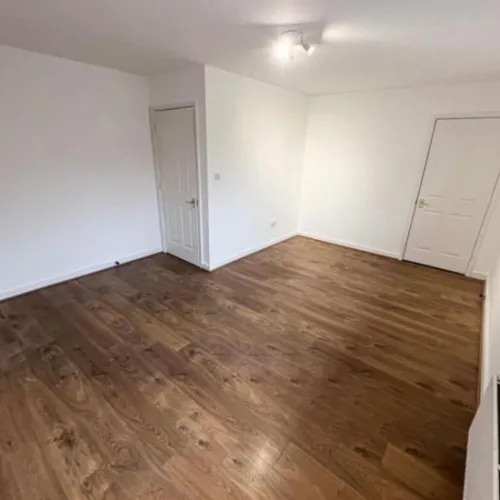 1 bedroom first floor flat to rent in Chingford E4