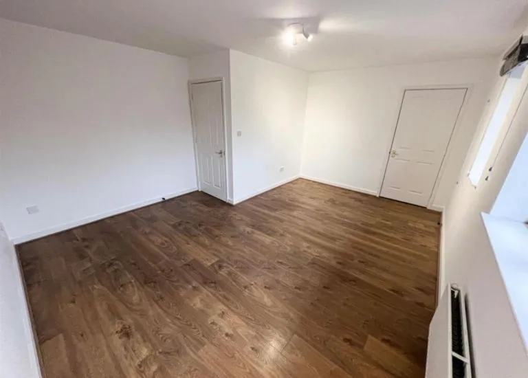 1 bedroom first floor flat to rent in Chingford E4