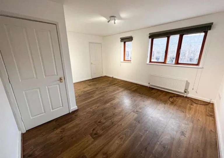 1 bedroom first floor flat to rent in Chingford E4
