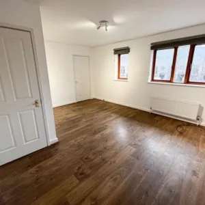 1 bedroom first floor flat to rent in Chingford E4